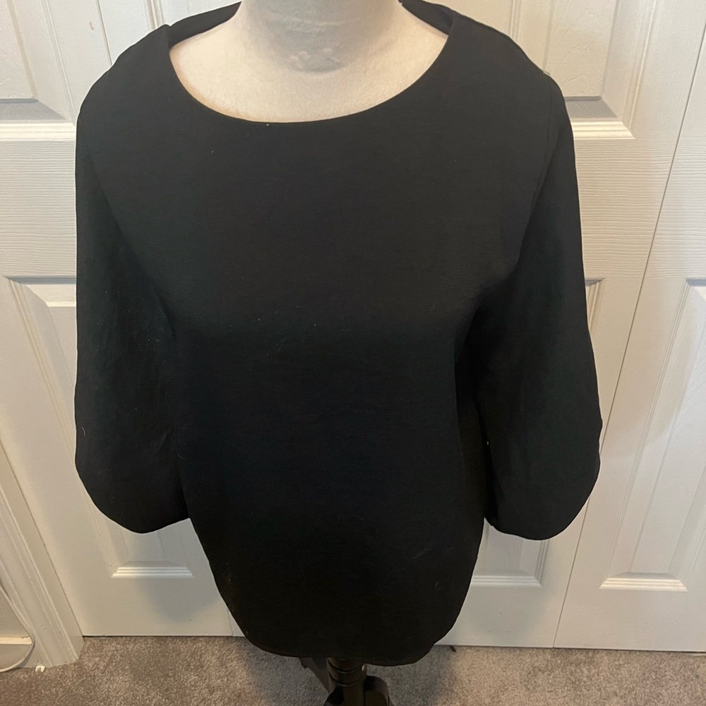 Muse Yami size M Classic Black Women's Boatneck Top